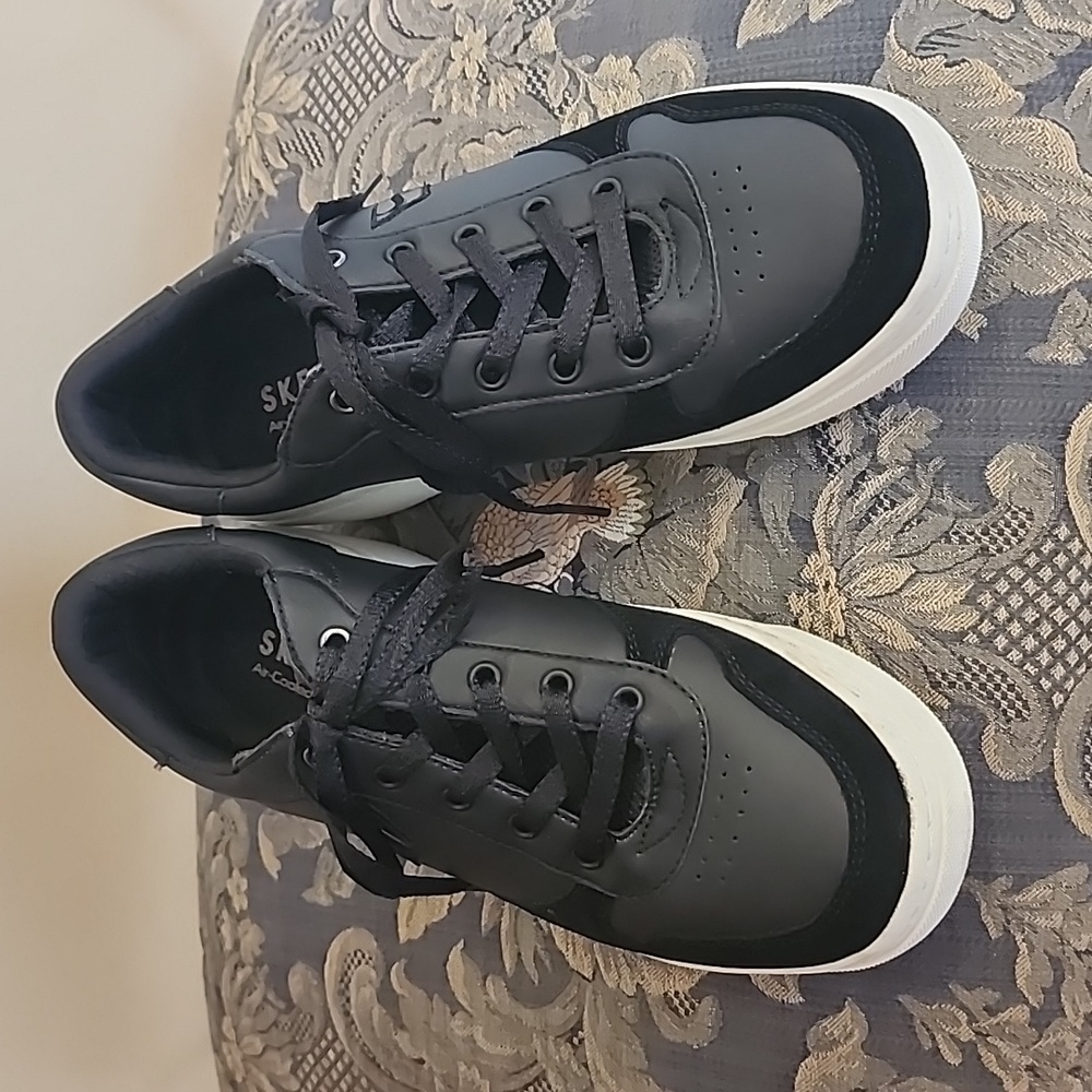 EUC Skechers black platform sneakers